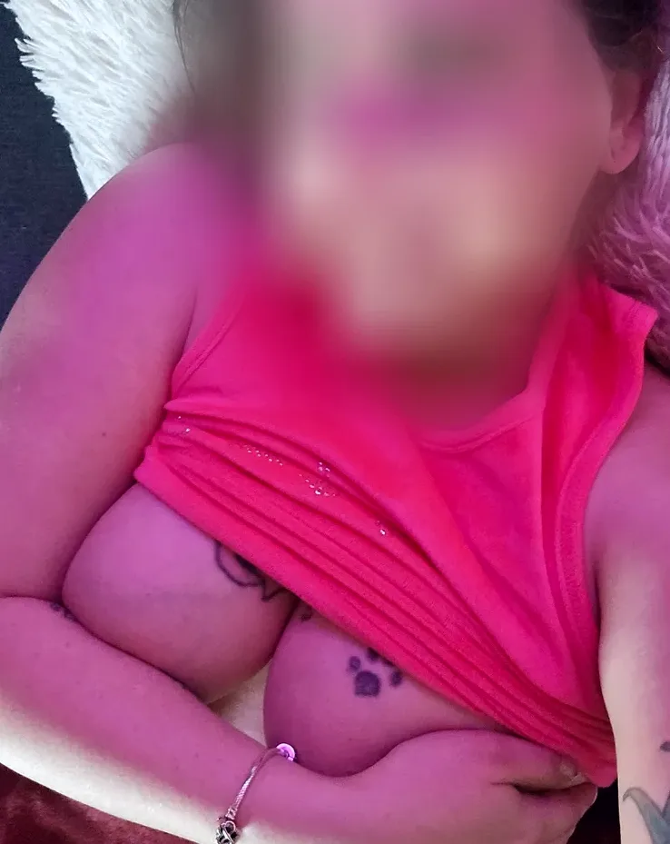 Amber, 35