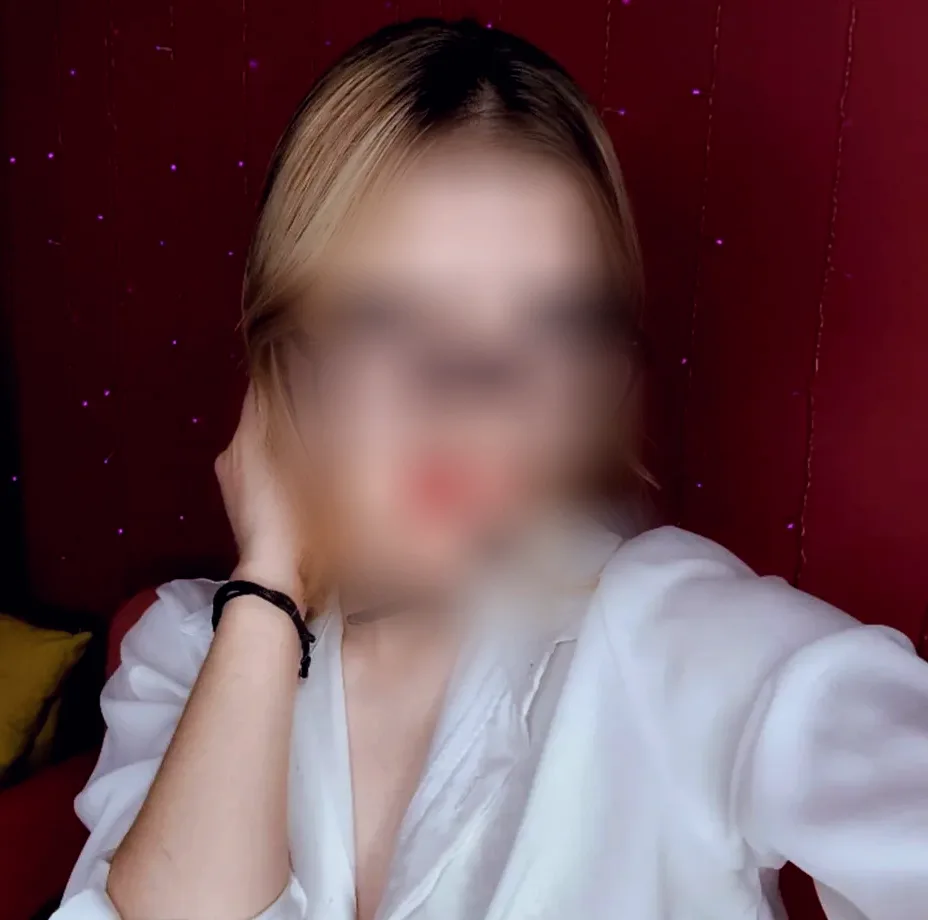 Eva, 22