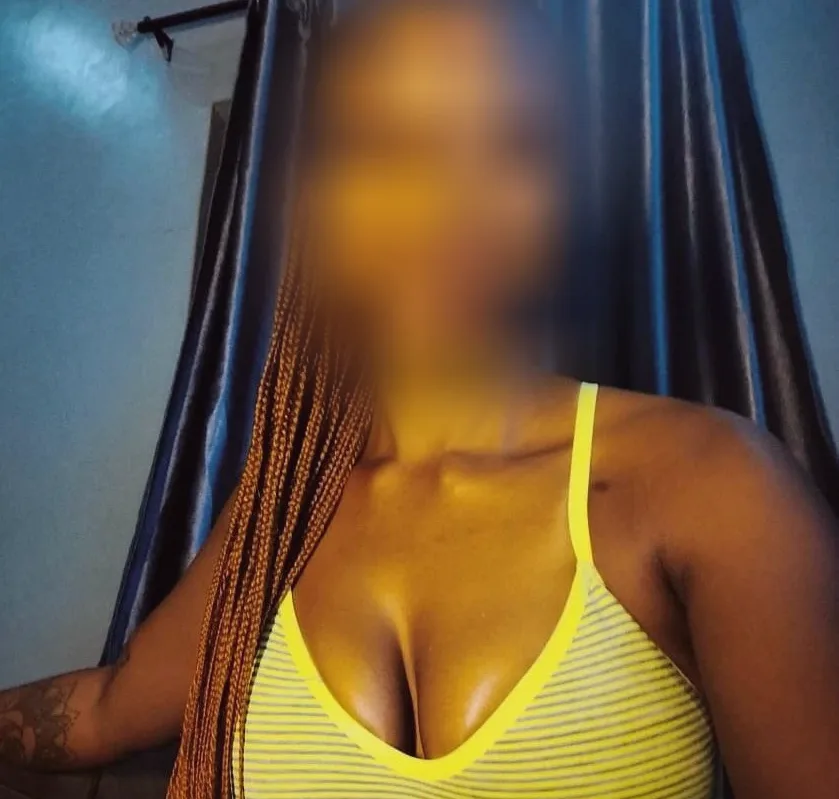 Nadia, 37